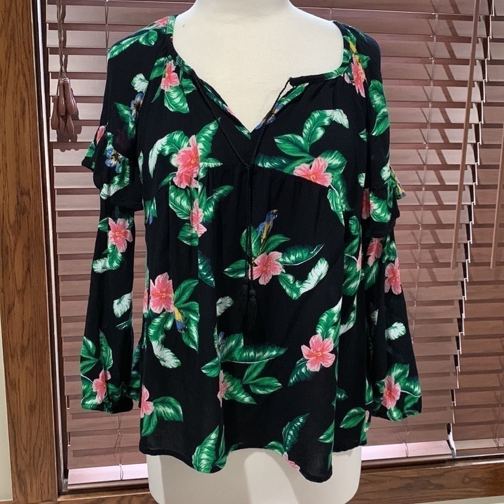 Old Navy tropical print with parrots top, Small